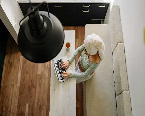 例假前几天有少量出血~地下供卵试管